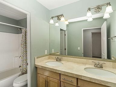 Building Photo - This light filled & charming home in a convenient location!