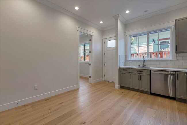 Building Photo - Newer High-Tech Home | Top Schools | Great...