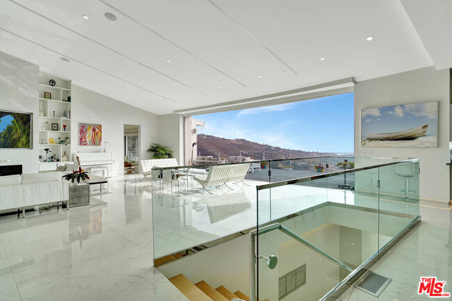 Building Photo - 28405 Via Acero St