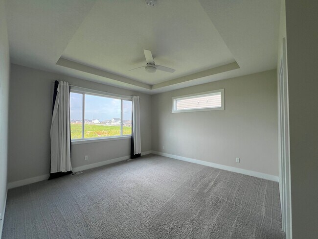 Building Photo - 460 NW Gracewood Dr