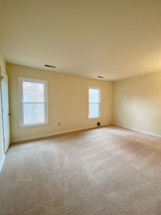 Building Photo - Two Bed Townhome in Fredericksburg