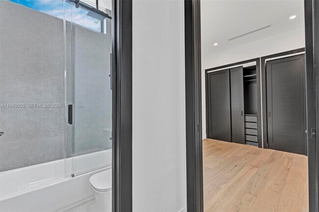 Building Photo - 630 NE 82nd St