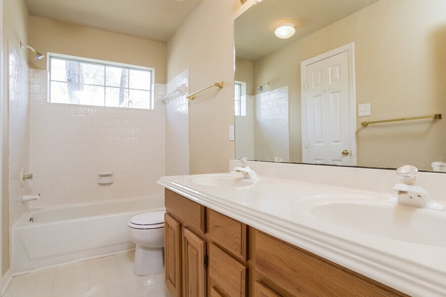 Building Photo - 3931 Echo Mountain Dr