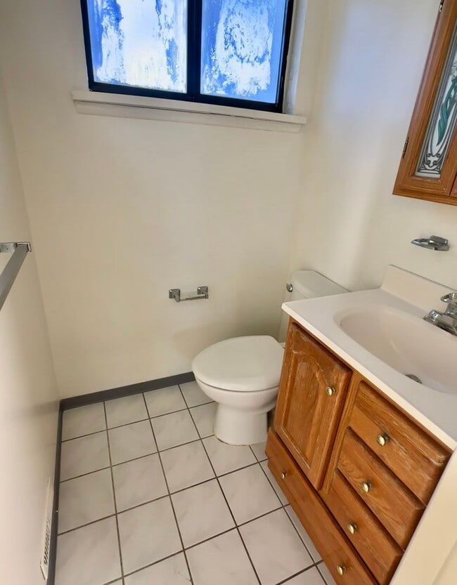Building Photo - Remodeled 4 Bd Home with 23'x35' Heated Wo...
