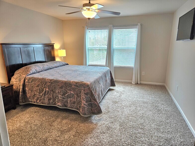 Master BR - 4645 Electric Ave SW