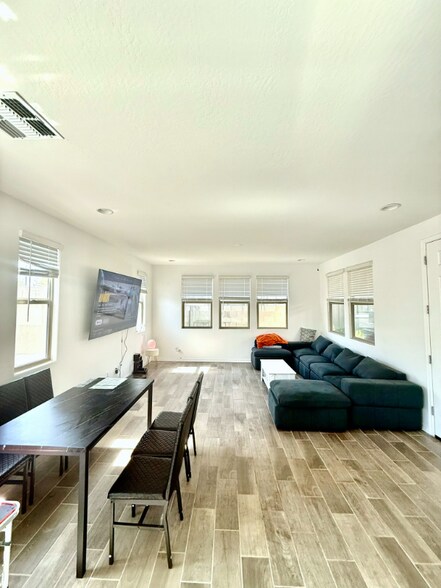 Building Photo - 4236 S 58th Ln