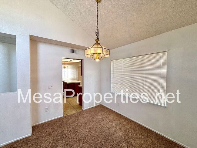 Building Photo - 14581 King Canyon Rd