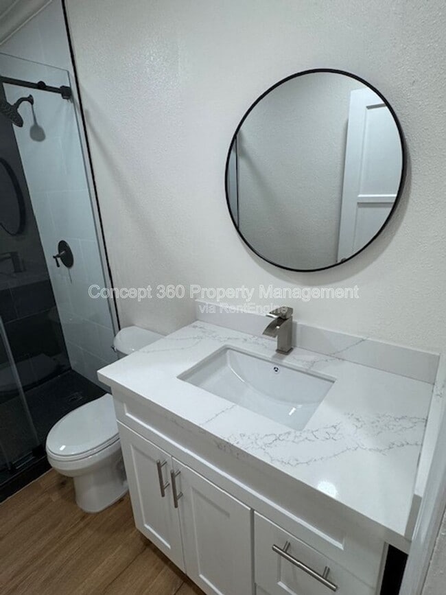 Building Photo - 5762 Cedar Ave