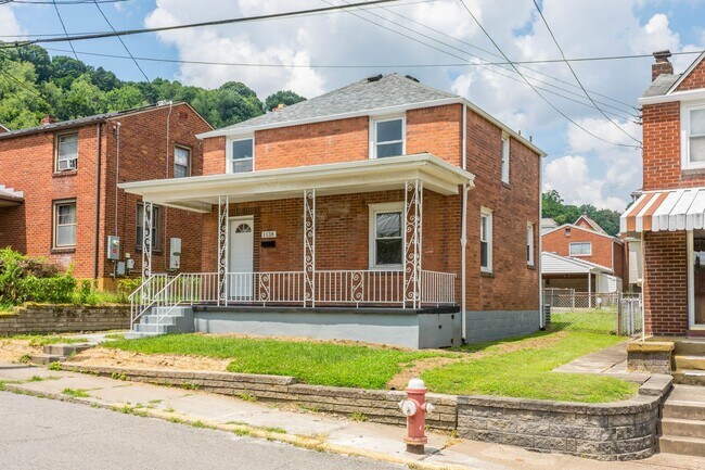 Building Photo - Newly renovated 3 bedroom home in McKees Rocks available now!