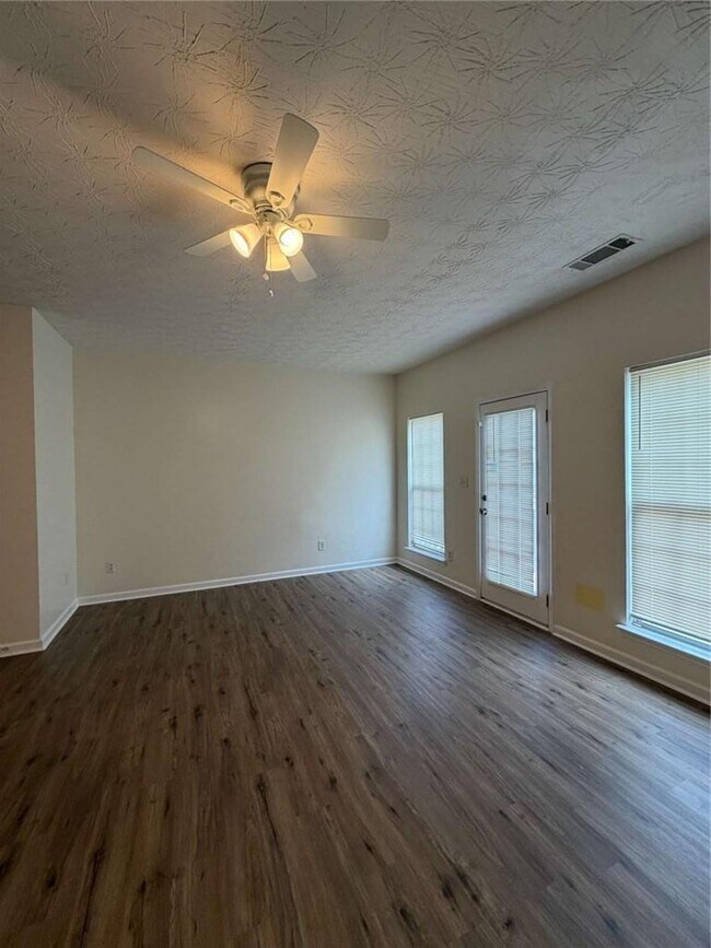 Building Photo - 644 Kenridge Dr