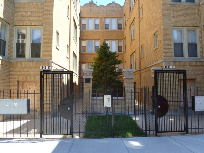 Building Photo - 1245 S California