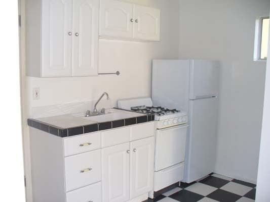 Kitchen - 752 Brooks Ave