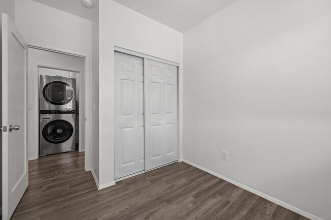 Building Photo - 6467 Cleo St