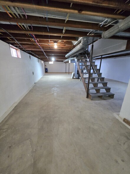 Building Photo - 10000 OH-736