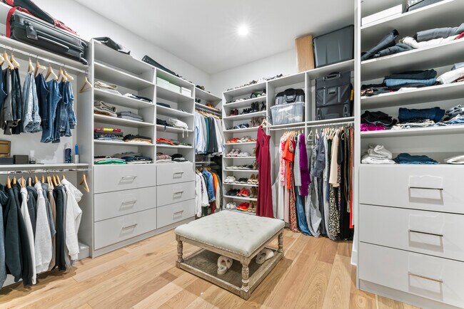 Building Photo - 3314 W Villa Rosa St