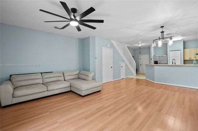 Building Photo - 6455 Catalina Ln