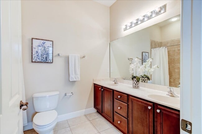 Building Photo - Prime Downtown Baldwin Park 3 BR Townhome for Rent – Unbeatable Location!