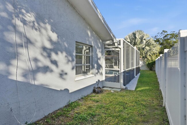 Building Photo - 725 Patricia Ave