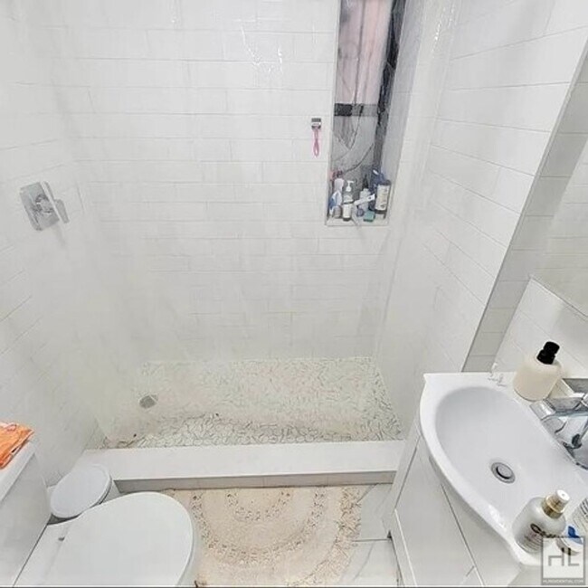 Building Photo - GREENE AVENUE / Spacious 1-Bed 1-Bath / Mi...