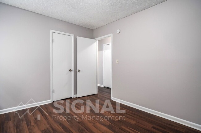 Building Photo - 515 8th Ave SW