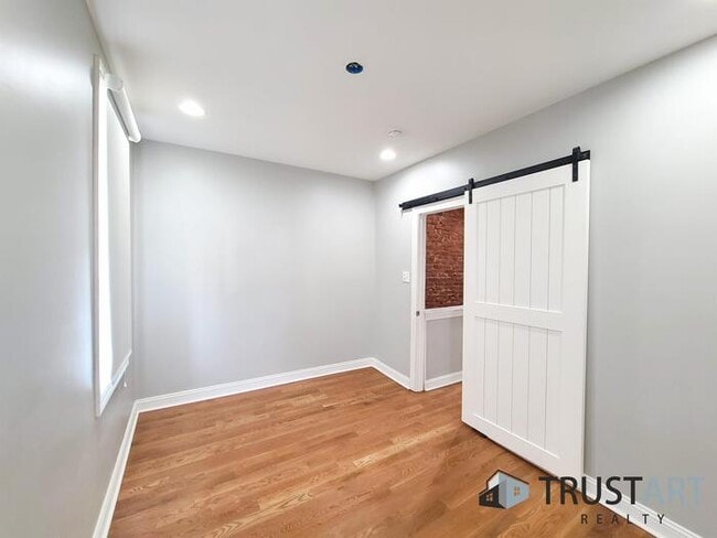 Building Photo - 3 bedroom/2 bath House in Brewerytown, Phi...