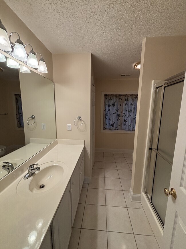 Building Photo - 285 Merion Cir