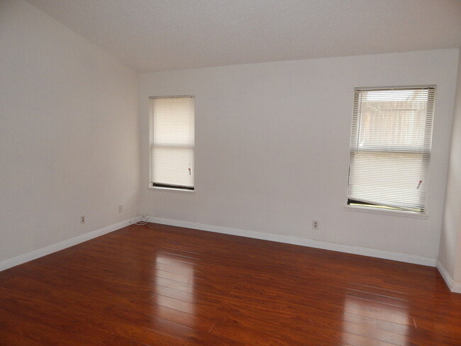 Building Photo - Adorable 3BR 1.75 BA House Available March!