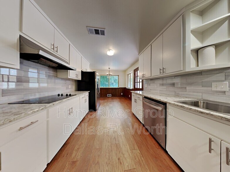 Building Photo - 1216 Glen Cove Dr