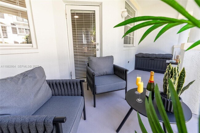 Building Photo - 3255 NE 184th St