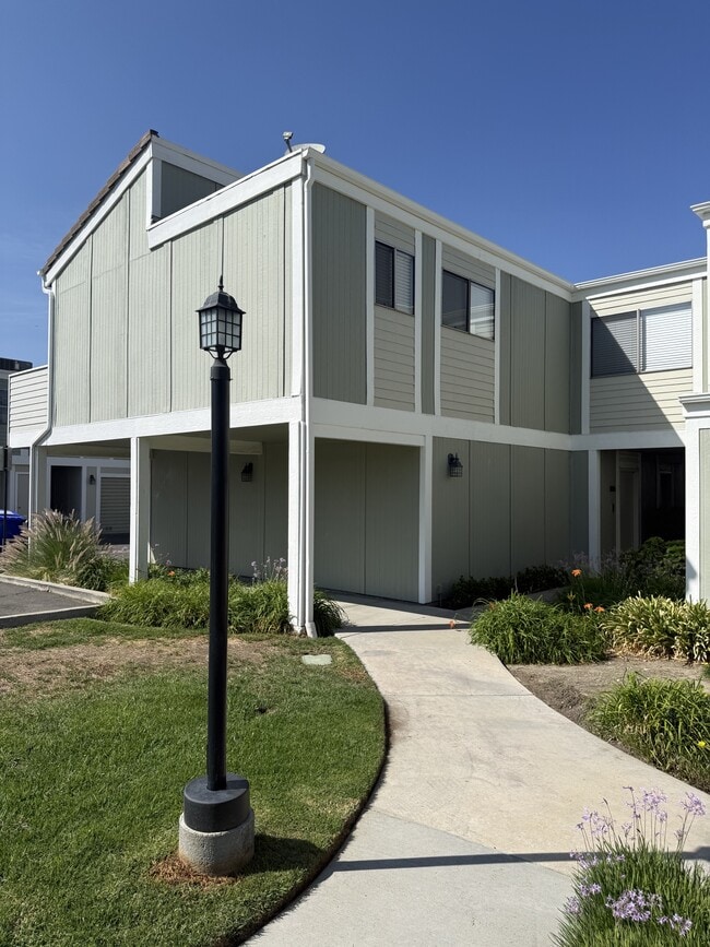 Building Photo - 27114 Hidaway Ave