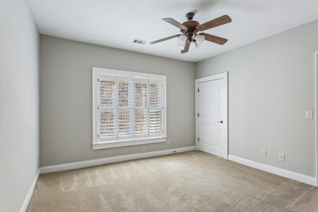 Building Photo - 1363 Sylvan Cir NE