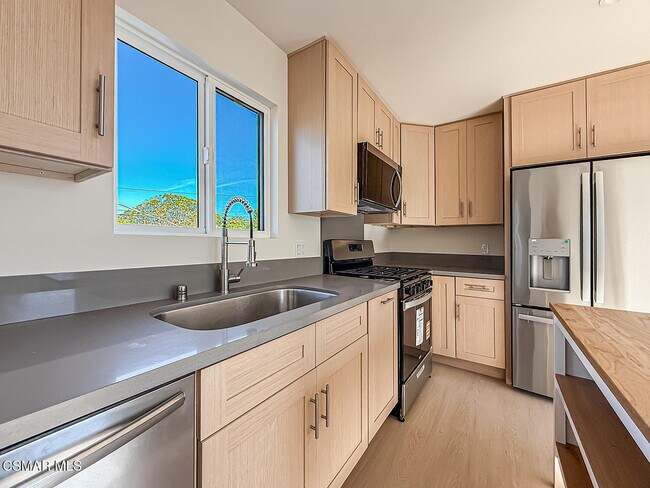 Building Photo - 2617 Veteran Ave