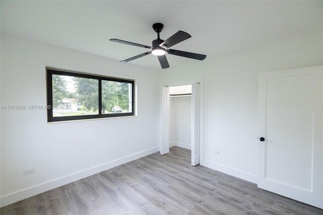 Building Photo - 3401 SW 17th St