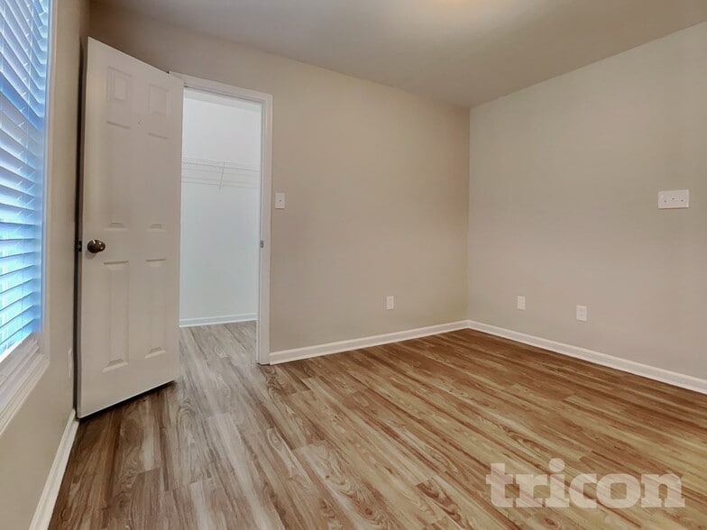 Building Photo - 5877 Culloden Ct