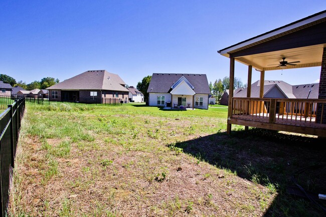 Building Photo - Brand Spacious Home Near Base