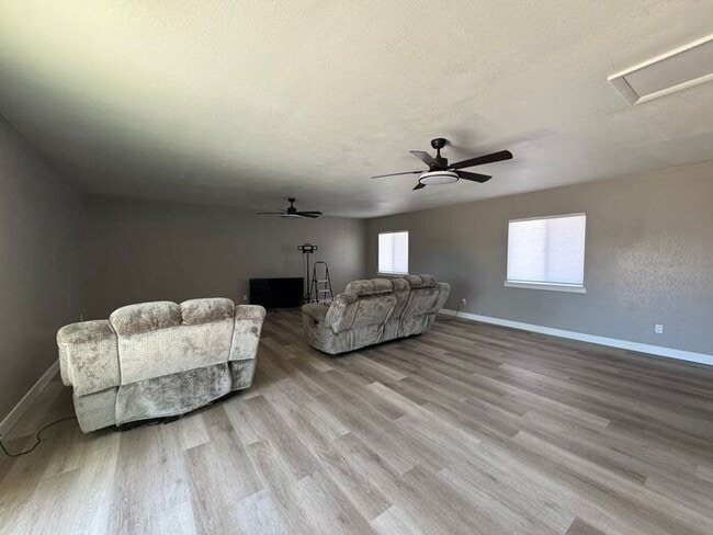 Building Photo - 3 Bed 2 Bath Remodeled Home in North Valleys!