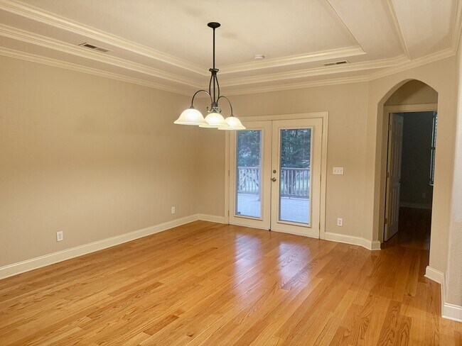 Building Photo - 421 Amberland Ln