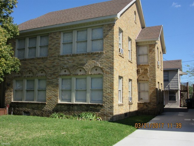 Building Photo - 1 br, 1 bath Duplex - 2715 Cleburne St Apt...
