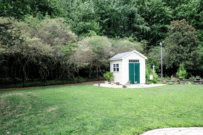 Building Photo - 1004 Somerset Ct