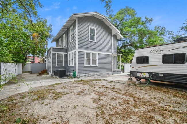 Building Photo - 6810 N Navin Ave