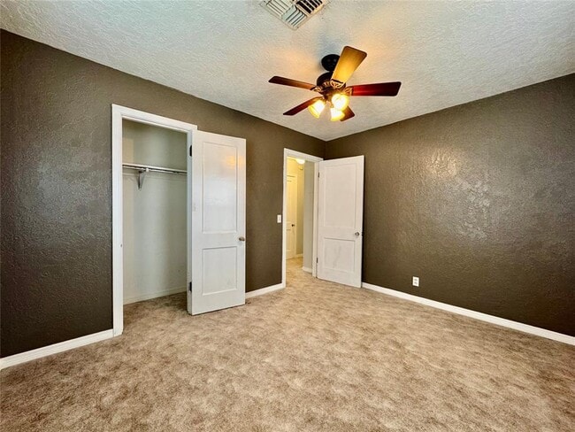 Building Photo - 711 N Broadway Ave