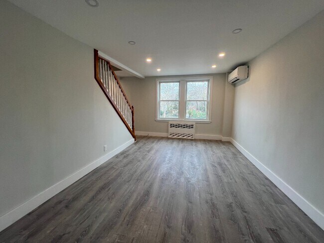 Building Photo - Lovely 2 Bed 2 Bath Gardens House w Terrace