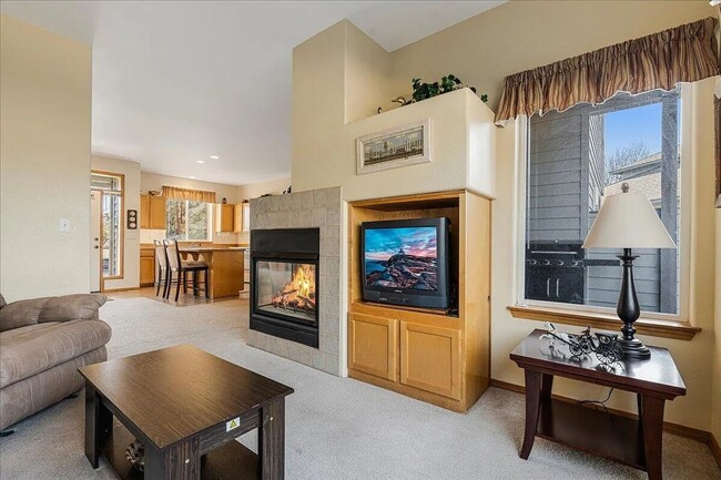 Building Photo - Want to live on a golf course with access to the pool with sports center privileges?