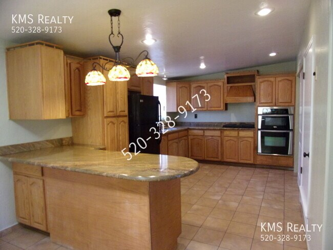 Building Photo - 5625 S Irving Dr