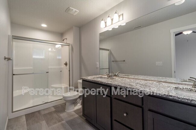 Building Photo - 5828 NE 56th Pl