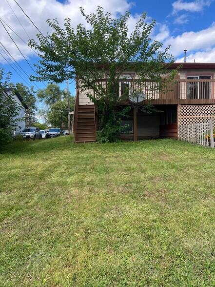 Building Photo - 1530 Larpenteur Ave E