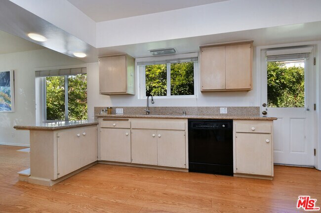 Building Photo - 6133 Maryland Dr