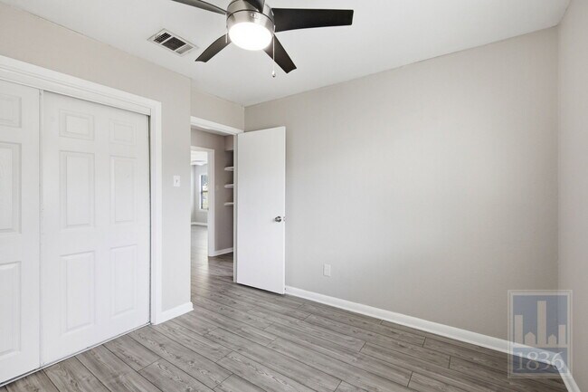 Building Photo - 401 Oakridge Pass