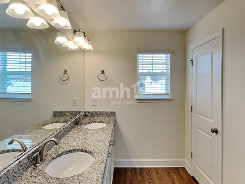 Building Photo - 4832 Reisswood Loop