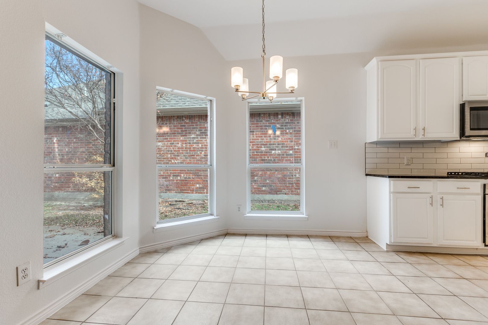 Building Photo - 9440 Park Garden Dr